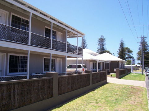 Clearwater Motel Apartments - Accommodation Port Macquarie 0