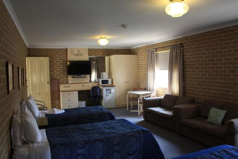 Grand Manor Motor Inn - Queanbeyan - Accommodation Port Macquarie 6