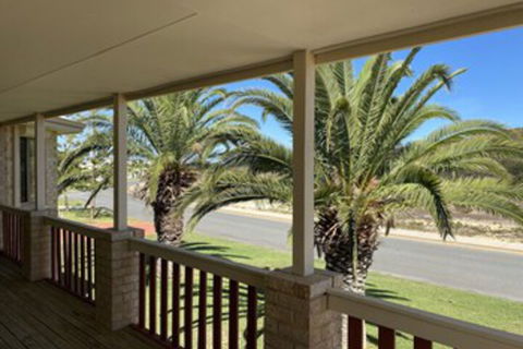 Whispering Palms - Accommodation Port Macquarie 0