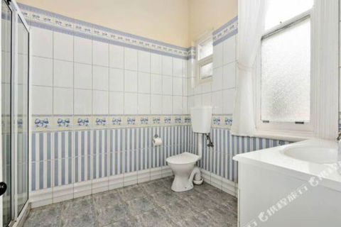 Rose Garden Spacious Family Home Near CBD - Accommodation Port Macquarie 0