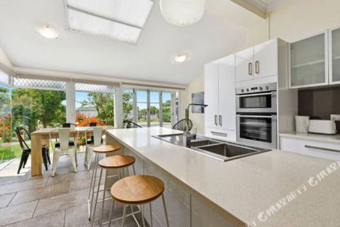 Rose Garden Spacious Family Home Near CBD - Accommodation Port Macquarie 4