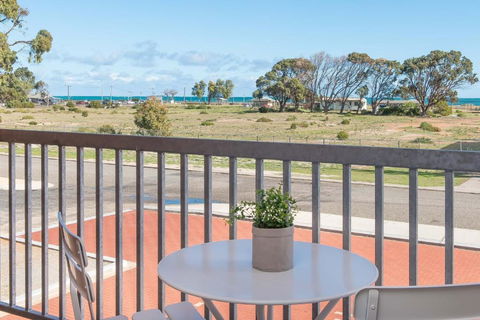 Jurien Bay Motel Apartments - Accommodation Port Macquarie 1