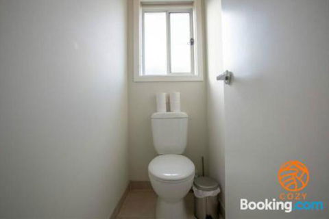 109Cozy Cranbourne Family House5Bed2Bath2Parking - Accommodation Port Macquarie 2