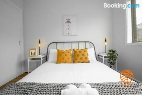 109Cozy Cranbourne Family House5Bed2Bath2Parking - Accommodation Port Macquarie 3