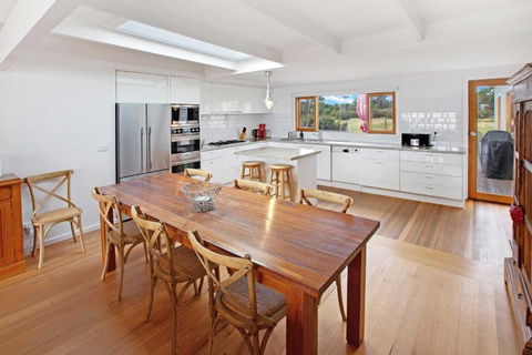 Waterfront Sanctuary Raymond Island Getaway - Accommodation Port Macquarie 4