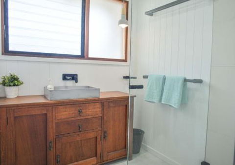 Quiet Pet Friendly Home 3 Houses To Beach Entry With Private Pool Walk To Shops - Accommodation Port Macquarie 3