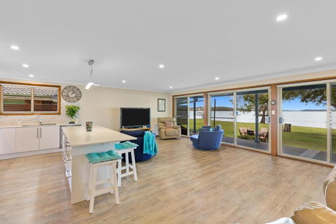 Kalimna Lakeside Living - Accommodation Port Macquarie 2