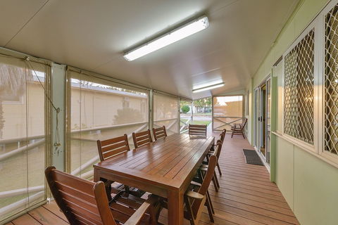 Exmouth Villas Unit 30 Large Undercover Deck For Entertaining - Accommodation Port Macquarie 3