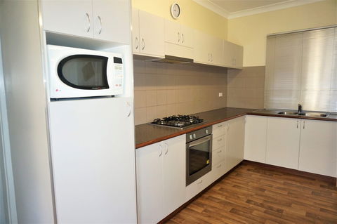 Exmouth Villas Unit 30 Large Undercover Deck For Entertaining - Accommodation Port Macquarie 5