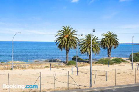 Bayline Beachfront Apartment No 4 - Accommodation Port Macquarie 2