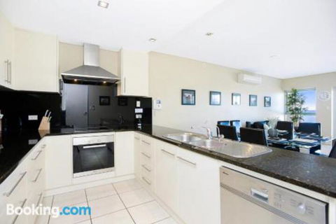 Bayline Beachfront Apartment No 4 - Accommodation Port Macquarie 3