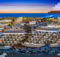 Arise Hedge - Accommodation Port Macquarie