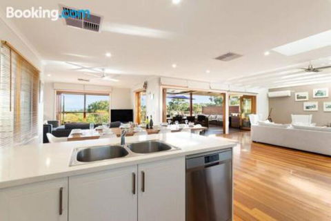 Acqua Vista Water View Fireplace Walk To Beach - Accommodation Port Macquarie 2