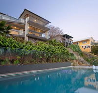 Absolute Waterfront Lakehouse Fishing Point Waterfront Pool Jetty - Accommodation Port Macquarie