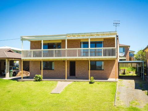 Williams Wonder Large Beach House - Accommodation Port Macquarie 0