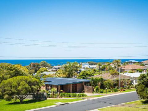 Williams Wonder Large Beach House - Accommodation Port Macquarie 4
