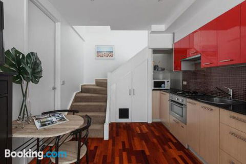 Heart Of Sandringham Apartment By Ready Set Host - Accommodation Port Macquarie 3
