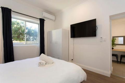 Dingo At White Gum Lodge - Accommodation Port Macquarie 6