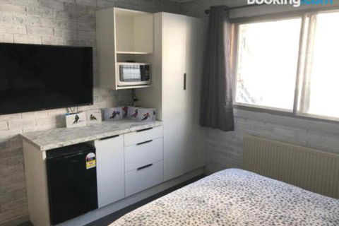 24 Hotham 1 Bed Apartment - Accommodation Port Macquarie 5