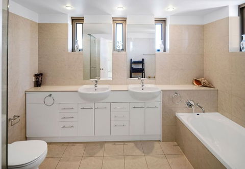 Luxury 3BR Apt With Incredible Views - Accommodation Port Macquarie 3