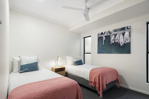 WHITSUNDAY Spacious & Comfortable Moments From Picturesque Boardwalk - Accommodation Port Macquarie 2