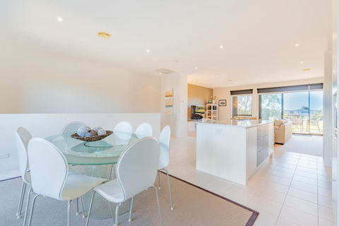 Stylish 3 Bedroom Condo - Accommodation Port Macquarie 1