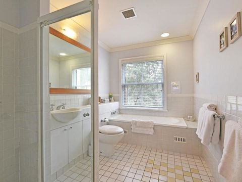 Villa Joie De Vie Located Within Cypress Lakes - Accommodation Port Macquarie 4