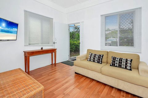 Easy Going Holiday Unit On McKenzie MK6 - Accommodation Port Macquarie 0