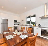 Kinloch Cottage renovated to new on Daisy Hill Vineyard - Accommodation Port Macquarie