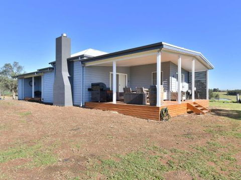 Kinloch Cottage Renovated To New On Daisy Hill Vineyard - Accommodation Port Macquarie 4