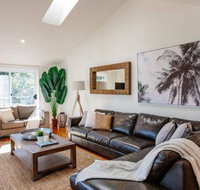 Seagrass House Modern North Avoca Oasis - Accommodation Port Macquarie