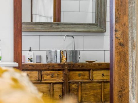 Black Beauty Studio - Accommodation Port Macquarie 1