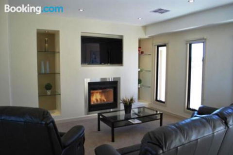Eagles Nest - Accommodation Port Macquarie 0