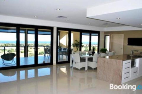 Eagles Nest - Accommodation Port Macquarie 4