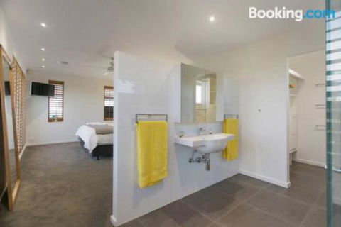 Anchor Beachfront Retreat - Accommodation Port Macquarie 3