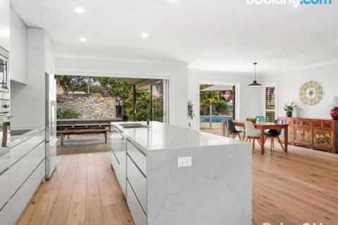 Modern Family Retreat 12 Minell Close - Accommodation Port Macquarie 4