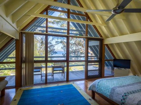 SORRENTO LAKESIDE Sanctuary Point 4pm Check Out Sundays - Accommodation Port Macquarie 1