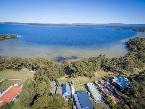 SORRENTO LAKESIDE Sanctuary Point 4pm Check Out Sundays - Accommodation Port Macquarie 0