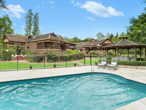 THE ELMS Berry Berry & Surrounds 4pm Check Out Sundays - Accommodation Port Macquarie 0