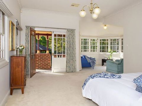 THE ELMS Berry Berry & Surrounds 4pm Check Out Sundays - Accommodation Port Macquarie 3