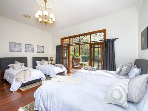 THE ELMS Berry Berry & Surrounds 4pm Check Out Sundays - Accommodation Port Macquarie 6