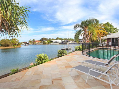 April 19 4 Bedroom Home On Canal With Pool Pontoon Aircon & WiFi! - Accommodation Port Macquarie 3