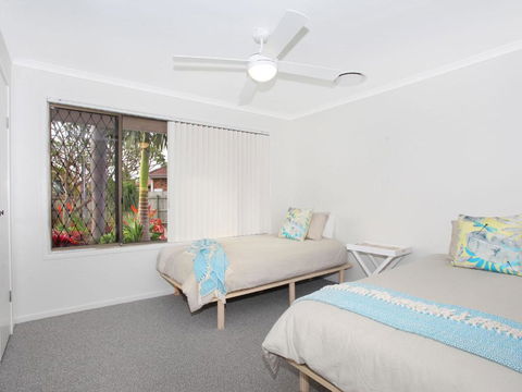 April 19 4 Bedroom Home On Canal With Pool Pontoon Aircon & WiFi! - Accommodation Port Macquarie 2