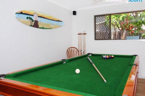 Schirrmann 56 Four Bedroom Home On Canal With Pool Pontoon Aircon & WiFi! - Accommodation Port Macquarie 6