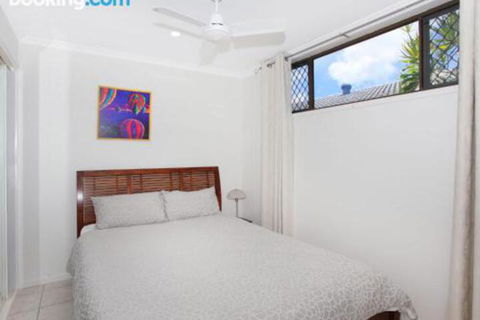 Schirrmann 56 Four Bedroom Home On Canal With Pool Pontoon Aircon & WiFi! - Accommodation Port Macquarie 4