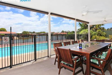 Schirrmann 56 Four Bedroom Home On Canal With Pool Pontoon Aircon & WiFi! - Accommodation Port Macquarie 1