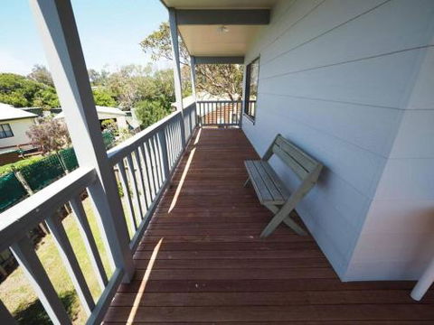 Sunset Deck Beach House Sandy Point - Accommodation Port Macquarie 6