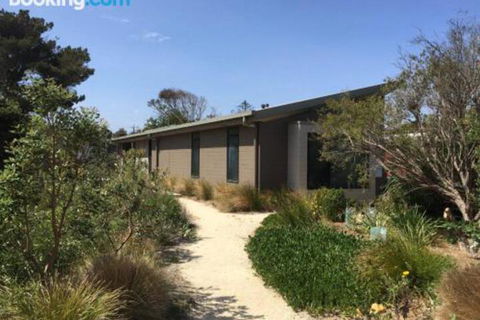 3 Anderson Avenue Sandy Point - Accommodation Port Macquarie 6