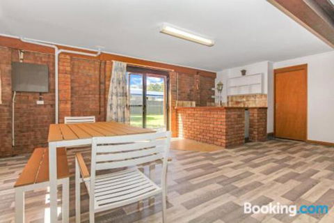 Stingray Shores Your Riverside Escape - Accommodation Port Macquarie 4