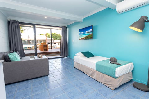Airlie Sun & Sand Accommodation 2 - Accommodation Port Macquarie 4